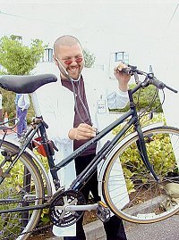Dr Bike doctors a bike